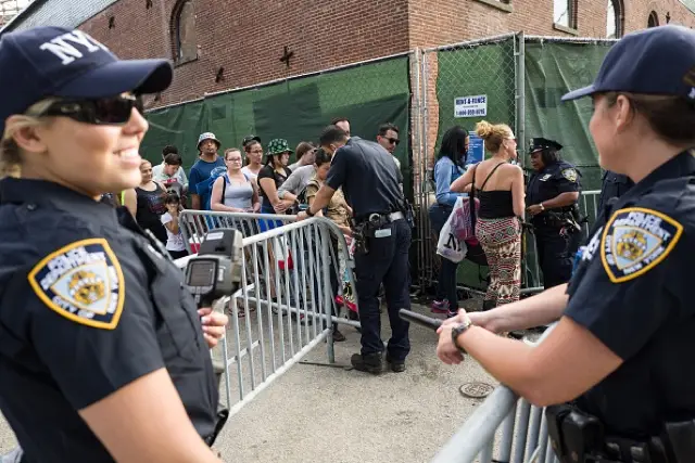 Police checking July 4 fireworks spectators' bags in Brooklyn Bridge Park last year